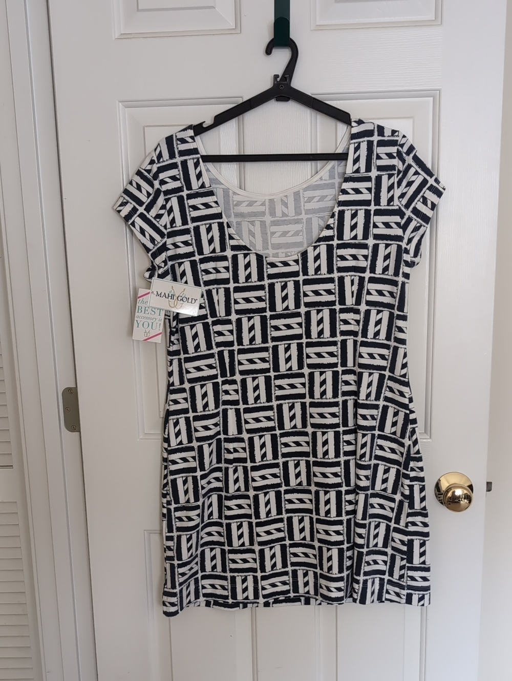 MAHI GOLD Black & White Geometric Scoop Neck Midi Dress